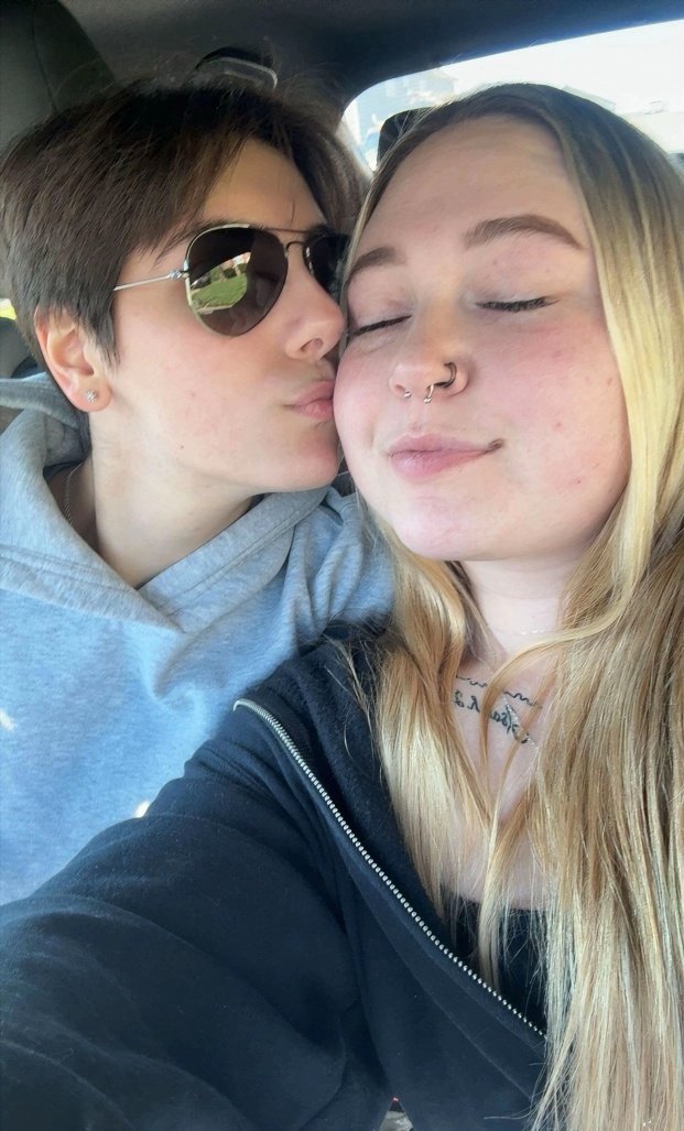 𝚜𝚊𝚙𝚙𝚑𝚘𝚌𝚘𝚞𝚙𝚕𝚎𝚜 tweet media