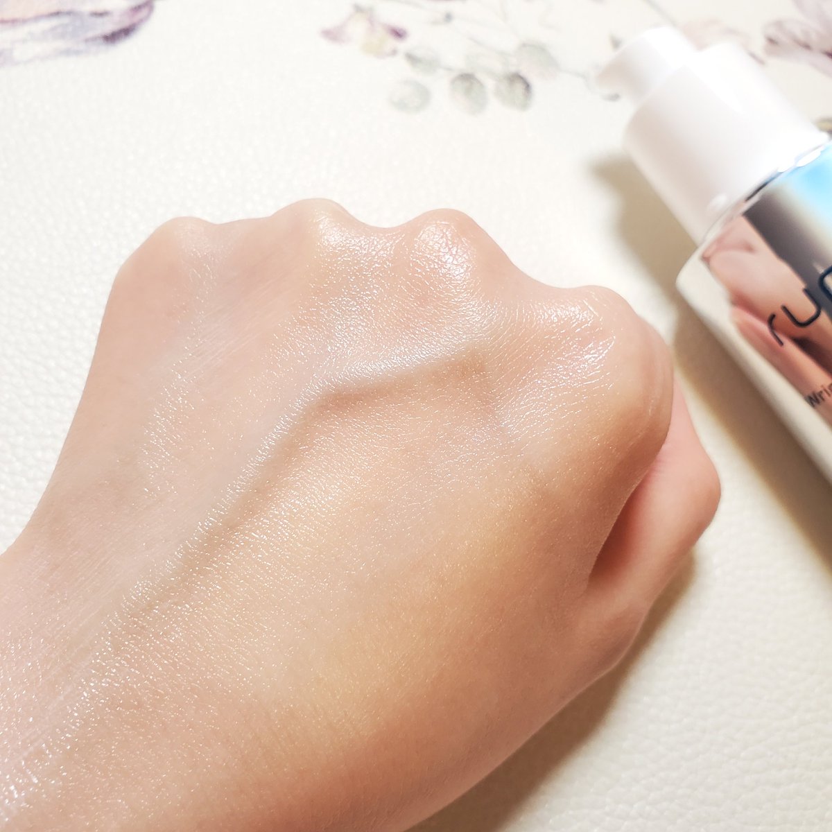 risapon_ar's tweet image. rumii 薬用リンクルUVエマルジョン✨
​インフルエンサーのエミリンさんオススメの乳液！
日中のケアにも取り入れやすくて、
時短ケアにも使いやすいのがよかった✨
肌なじみがとても良くてお気に入り🥰

【PR】
#乳液 #UV #スキンケア