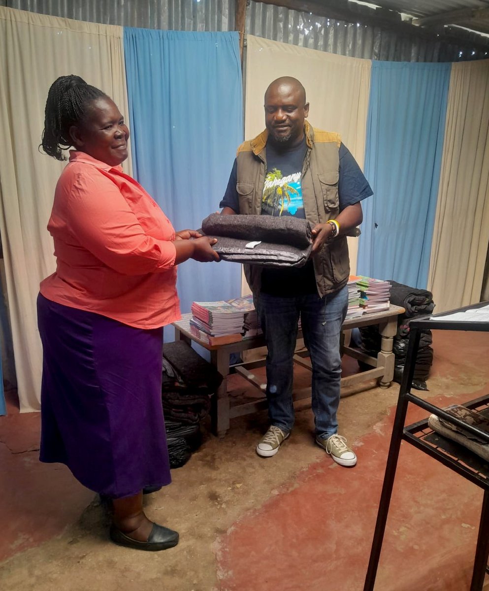 MajimajiKenya's tweet image. After welcoming @EstherPassaris on Saturday, yesterday I made a follow up visit to Good Luck Educational and Rescue center in Embakasi Ward, Embakasi East Constituency.
I donated text books to aid quality education and blankets for their warmth. 
#TogetherWeCan @JalangoMwenyewe