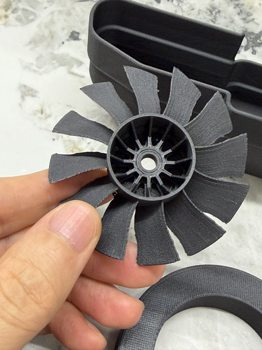 3DFilamentTokyo's tweet photo. 耐熱約200℃、強力な層間接着を持つ新しいナイロンカーボン系エンジニアリング材料。
PAH-CFの低コスト代替材料として開発しました。

5月リリース予定。 https://t.co/1xiae5SHf4