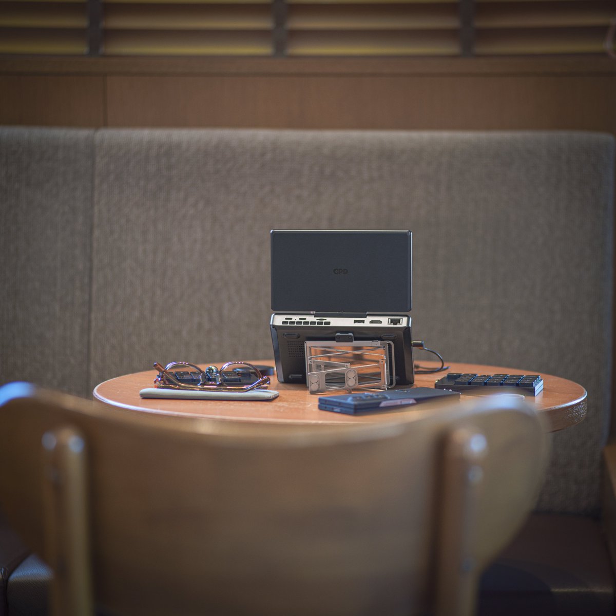 rshosai's tweet image. もしかしてGPD MicroPC2が良すぎる？？？

- 普通のデスクワークなら4時間以上バッテリ持ちそう（1時間あたり20％ちょっとの消費具合。GPD Pocket 4やiPad mini6と同程度な印象※もちろんチューニングや作業内容次第やけども）
- タテ画面使用が想定外に大変有益（これがGPD Pocket