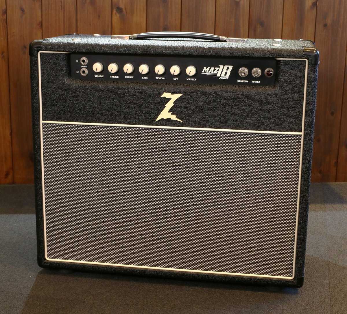 Xotique's tweet photo. レアなDr.Zの中古品🔥
このレスポンスの速さと分離感。
クセになります🤔
Dr.Z Amps / MAZ-18 Jr. 1x12 Combo【USED】
👇Xotique Online Store👇
https://t.co/CH5PyJtaqI
#DrZ
#MAZ18
#Xotique https://t.co/7MwfmJdjA8