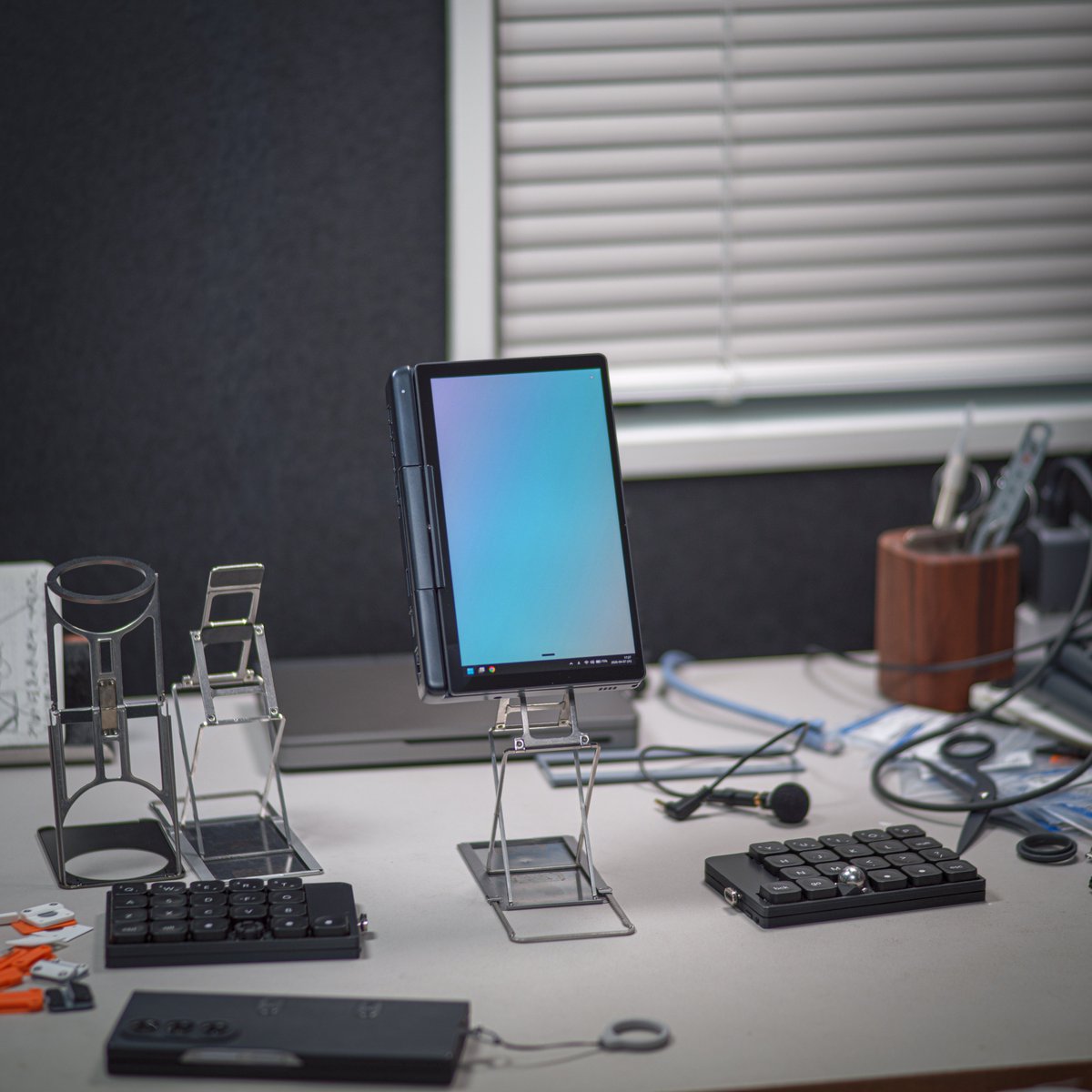 rshosai's tweet image. もしかしてGPD MicroPC2が良すぎる？？？

- 普通のデスクワークなら4時間以上バッテリ持ちそう（1時間あたり20％ちょっとの消費具合。GPD Pocket 4やiPad mini6と同程度な印象※もちろんチューニングや作業内容次第やけども）
- タテ画面使用が想定外に大変有益（これがGPD Pocket