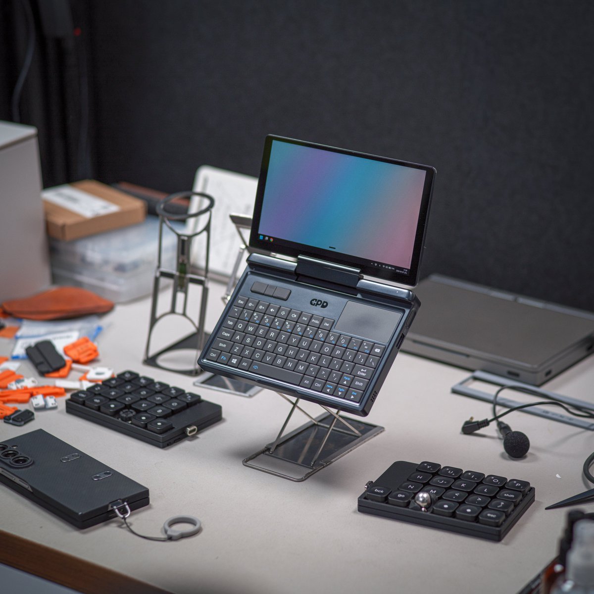 rshosai's tweet image. もしかしてGPD MicroPC2が良すぎる？？？

- 普通のデスクワークなら4時間以上バッテリ持ちそう（1時間あたり20％ちょっとの消費具合。GPD Pocket 4やiPad mini6と同程度な印象※もちろんチューニングや作業内容次第やけども）
- タテ画面使用が想定外に大変有益（これがGPD Pocket