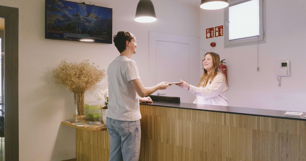 MasterHomeResi's tweet photo. 🎓 ¿Buscas residencia en Madrid para el curso 2026-2027?
MasterHome Madrid es ideal para universitarios, opositores, estudiantes de máster, posgrado y jóvenes profesionales.
Cerca de IE, UCM, UPM, Nebrija, ICADE-ICAI, ESIC y EAE.
📩 Reservas abiertas
#ResidenciaUniversitaria https://t.co/ElRLMRzu13