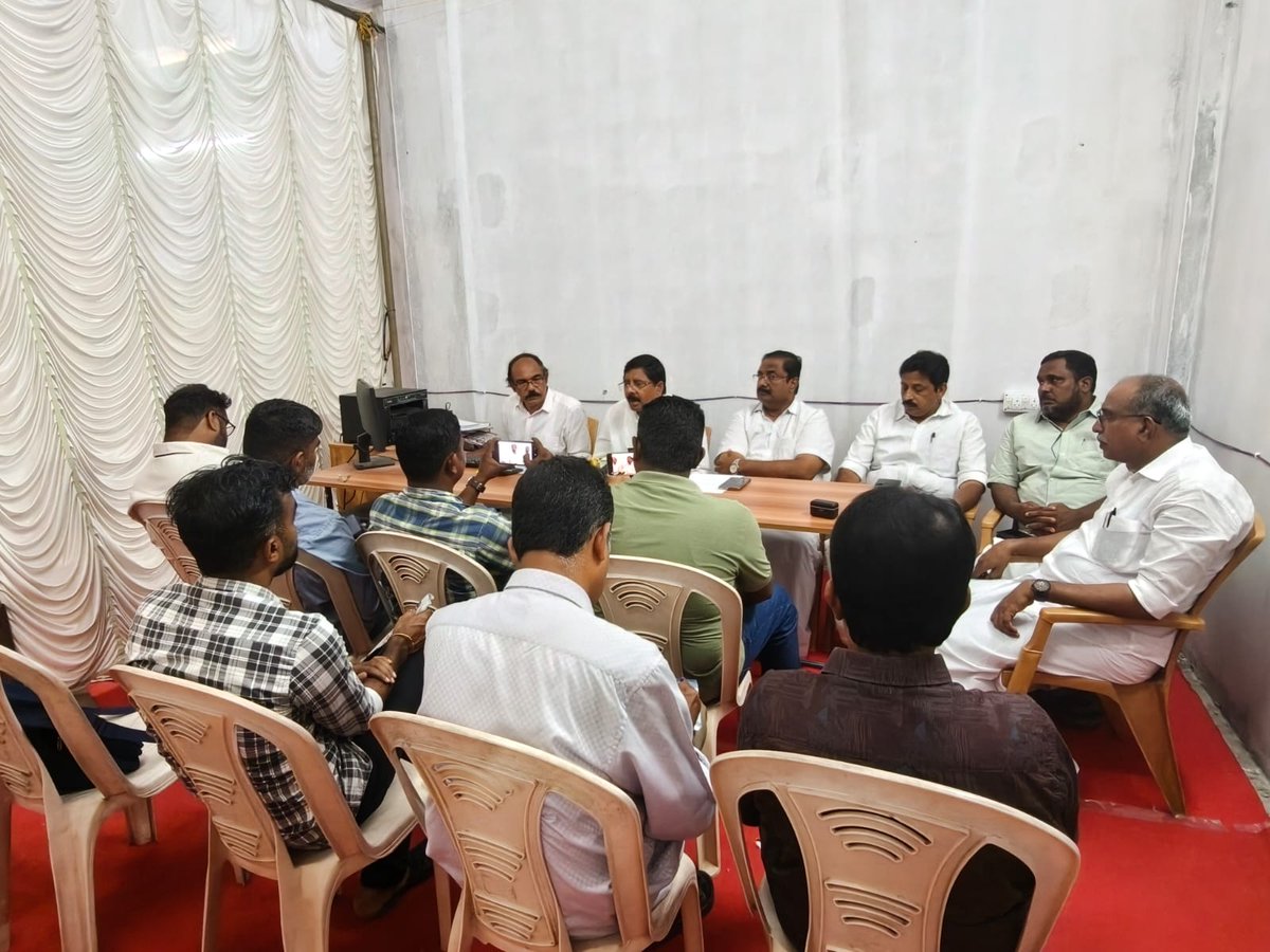 INC_Andhra's tweet photo. On the eve of the Kerala Assembly elections, CWC Member and former Andhra Pradesh PCC President @RudrarajuGidugu garu addressed a press conference at the Chengannur election office, along with senior party leaders.

The Congress party is confident of victory.

Keralam Jayikkum, UDF Nayikkum!