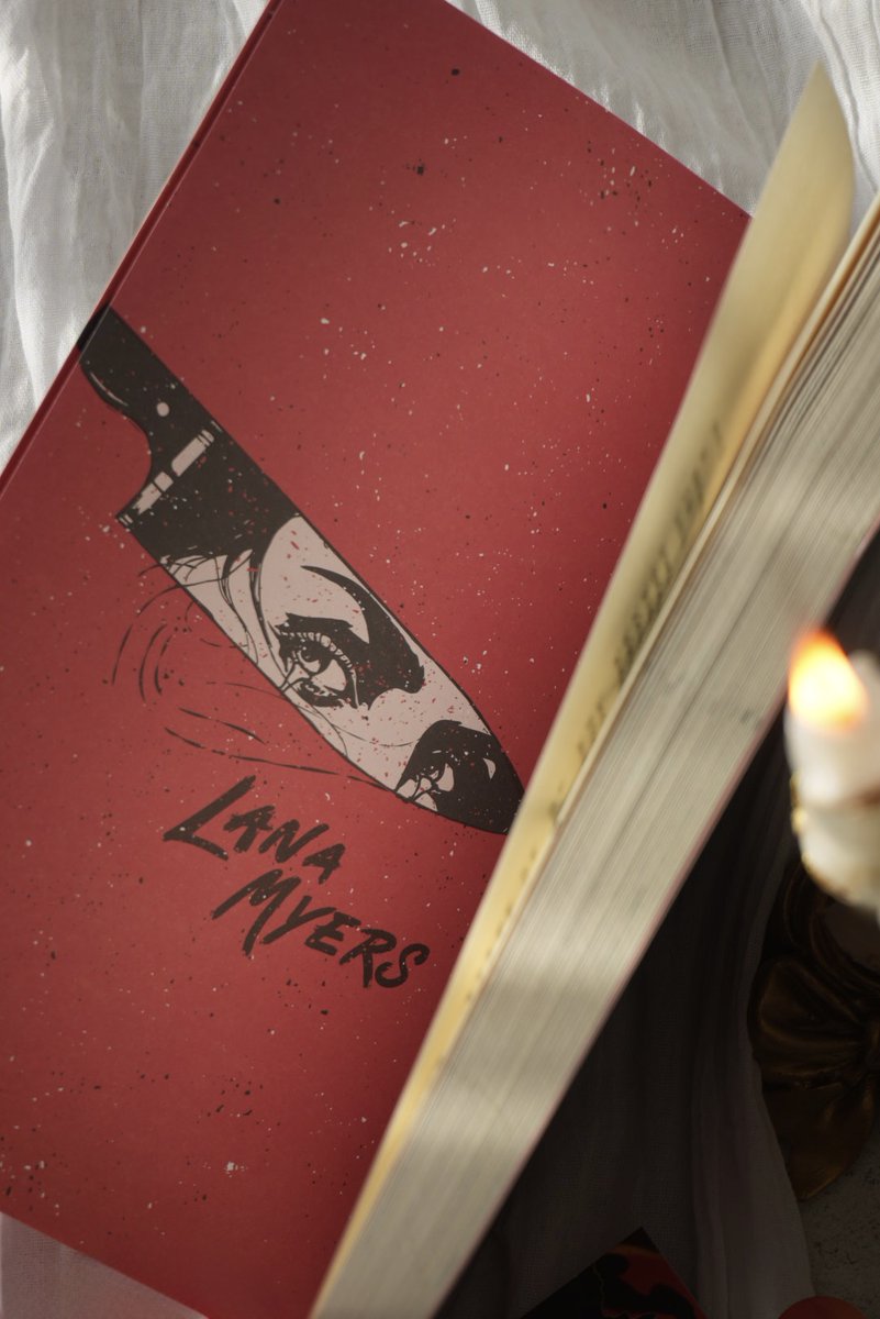 artemiskitap's tweet photo. "Canavar hiçbir zaman prensi elde edemezdi. Kazanan her zaman o tatlı, masum prenses olurdu." 🔪💔

Sen Mind*ck serisinin ikinci kitabı için heyecanlı mısın?🖤

#ArtemisYayınları #Mindfck https://t.co/hoU5prin63