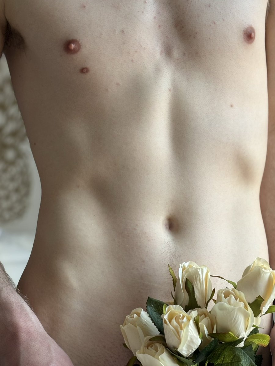 C4llM3Boy's tweet photo. hi there #twink #roses #gay #gayuk #nsfw #art https://t.co/hAYSYFJZuf