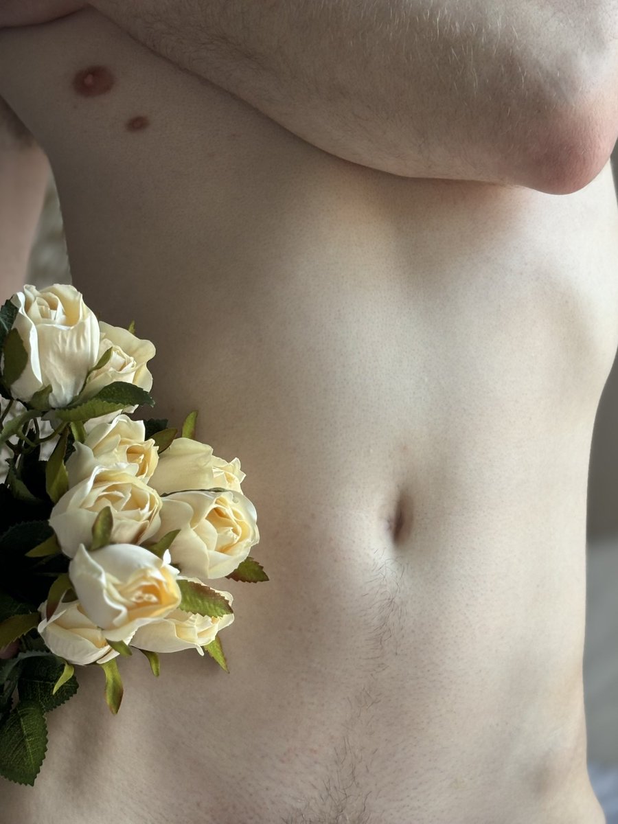 C4llM3Boy's tweet photo. hi there #twink #roses #gay #gayuk #nsfw #art https://t.co/hAYSYFJZuf