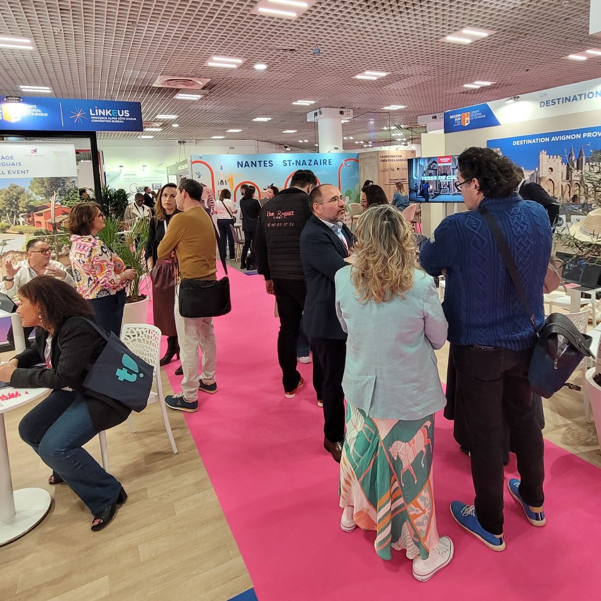 EsterelCoteAzur's tweet photo. 🎤 Retour sur #HeaventCannes !

2 jours, +20 RDV 🤝 pour promouvoir la destination Estérel Côte d’Azur auprès des acteurs #MICE.

De beaux projets à venir… le travail continue ! 💪

🔗 Plus d'infos : https://t.co/FF1YlM4LHz

#EventPro #Incentive https://t.co/iJDjLDhKNs