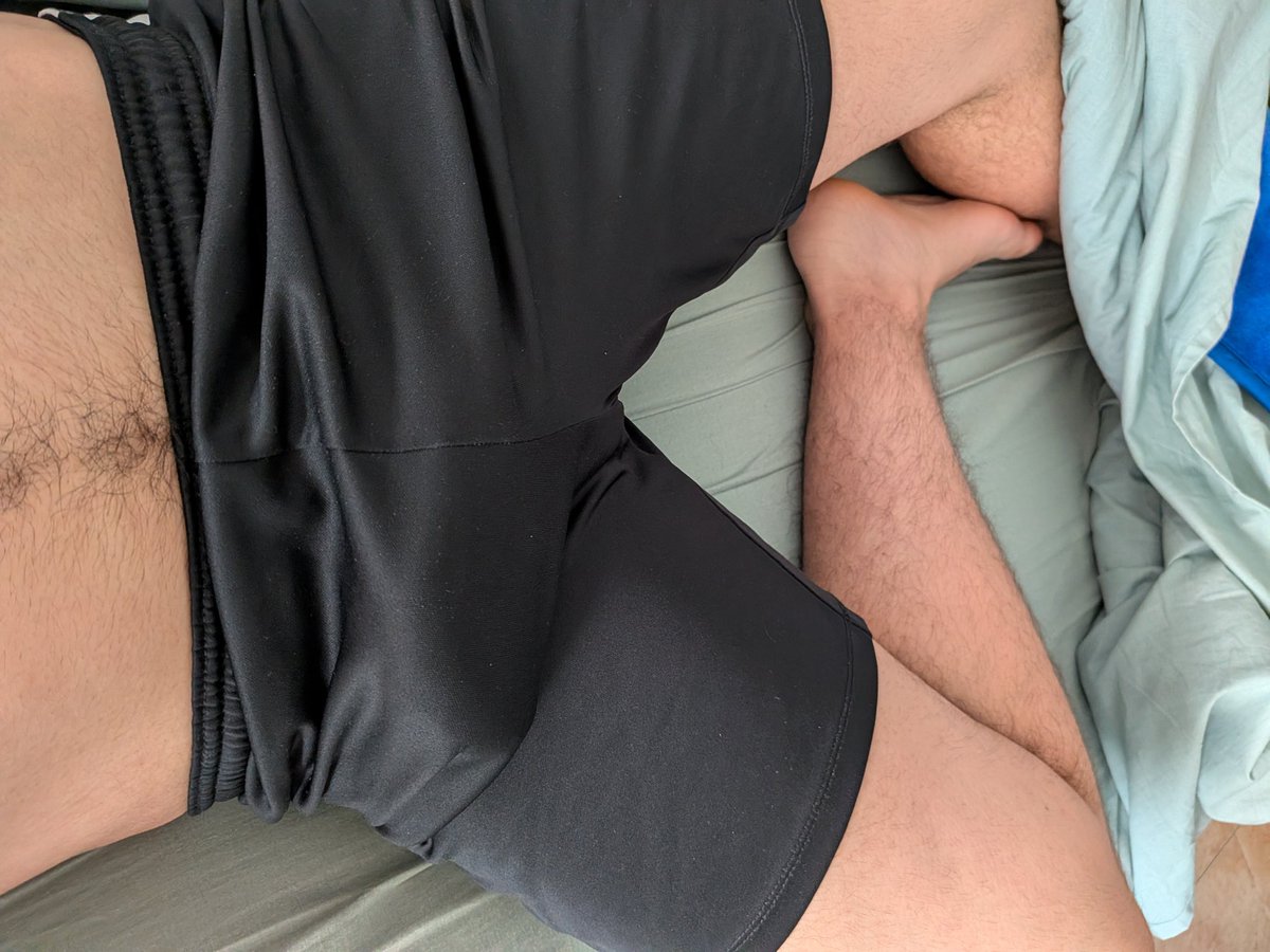 Tyronrt20's tweet photo. Como palpita no? A quien está llamando? 
#hot #dick #polla #nude #Murcia https://t.co/RueZX3IZs8