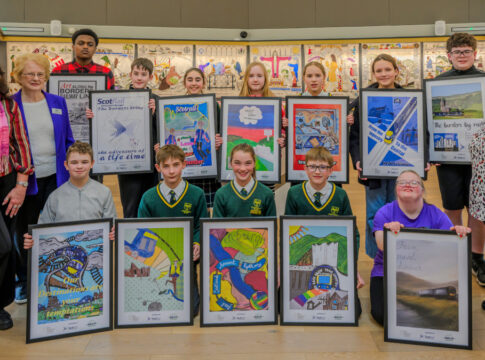 RAIL_NEWS_UK's tweet image. Young artists get on board with Borders Railway showcase dlvr.it/TRvlS0 #RailNews #Stations #TrainOperatingCompanies #UK