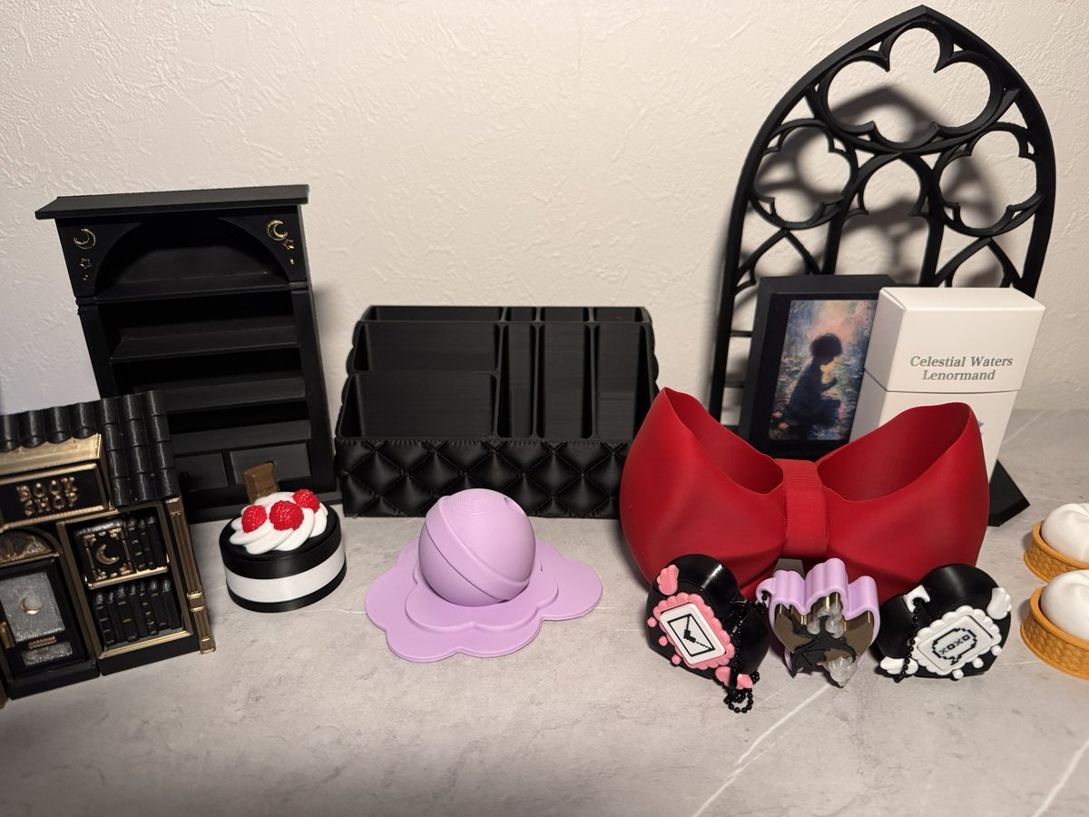 明日、あとモコ出店致します！
地味に札幌のイベントに出るの数年ぶりです……！！😇😇😇
占い系のグッズやオリジナルカード、カチカチクリッカーやミニチュア家具なんかも有ります。
よろしくお願いいたします🙏
 #あとモコ