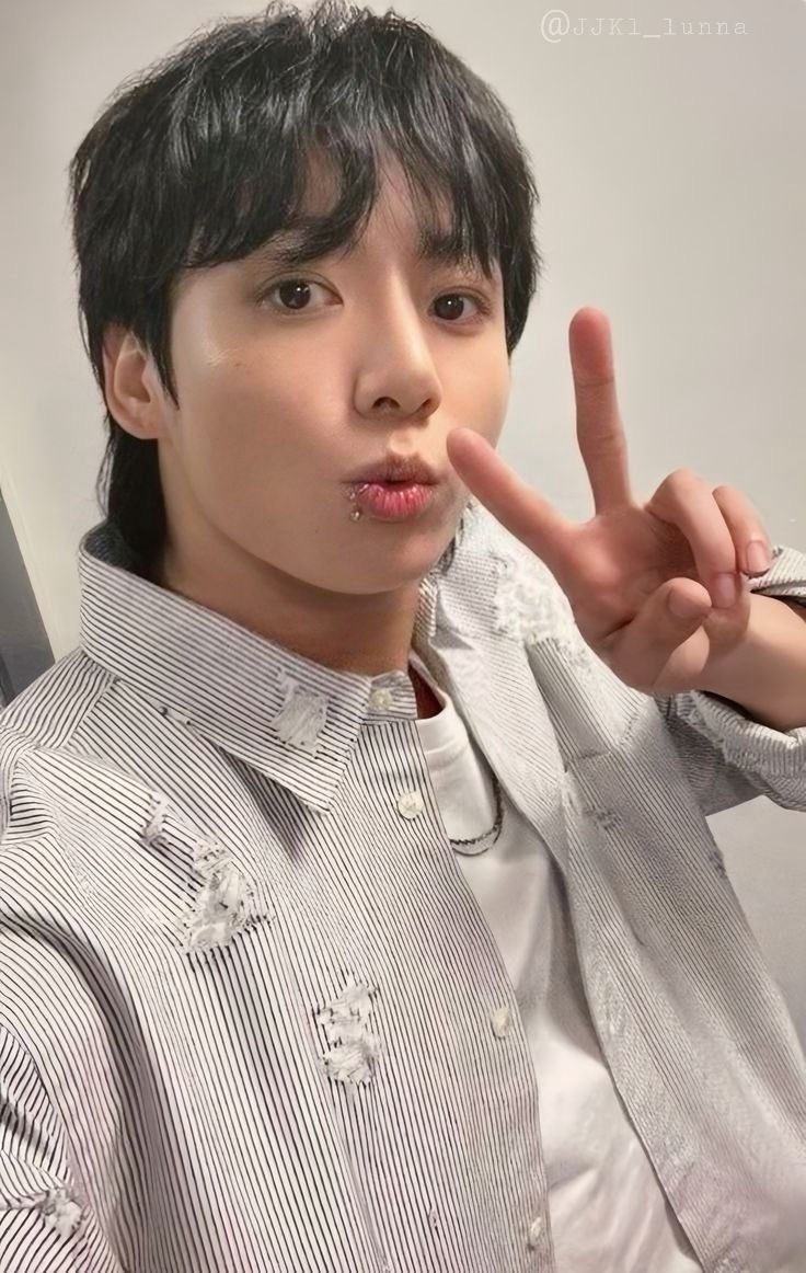 juls 𓂃 ࣪˖ ִֶָ🐇་༘࿐ ⊙⊝⊜ will see bts tweet media