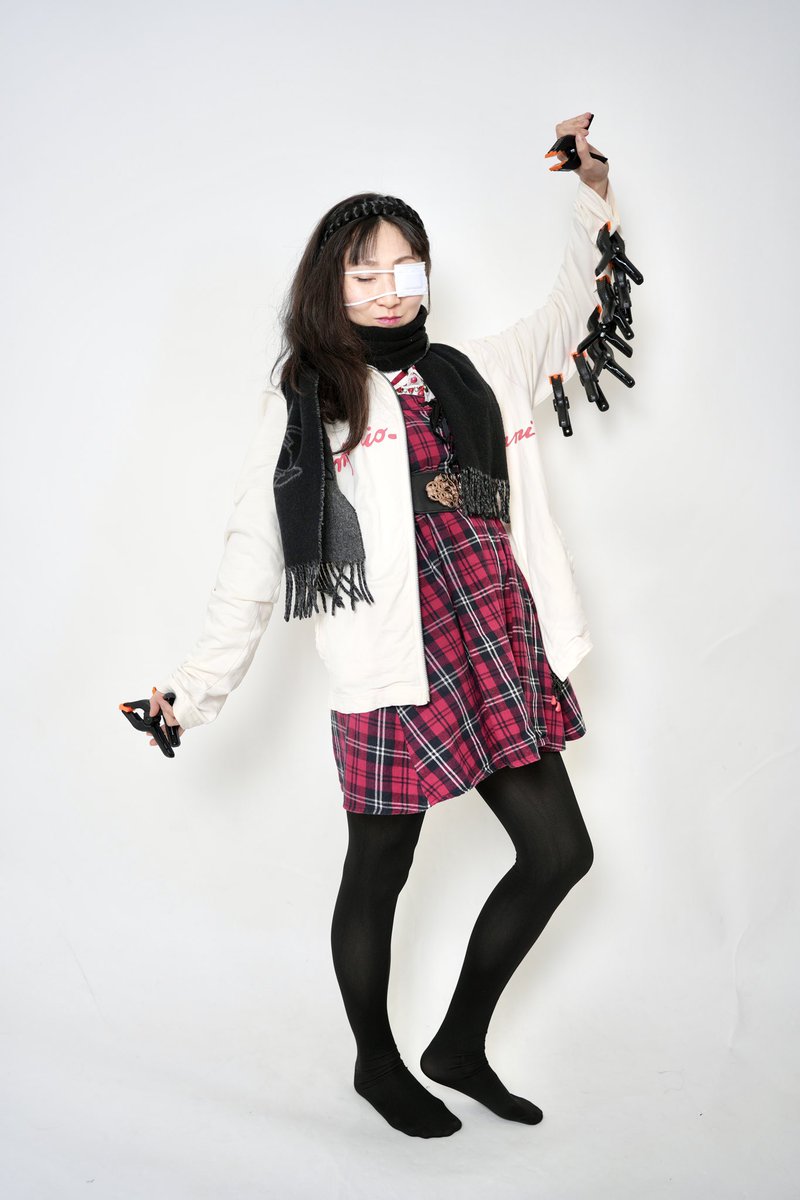 atelier_Mew_cat's tweet photo. 1月下旬
ワケあって左目を人目に晒せない時期にポトレ会があり笑
人生初、眼帯を着用しまして…！
(休むという選択肢はない笑)

せっかくなら厨二っぽい遊び心のあるお写真をと撮っていただいたものたちです❤︎笑
アートな仕上がりにしていただいているものもあり満足です！
ありがとうございました🥀 https://t.co/esygfGJVnG