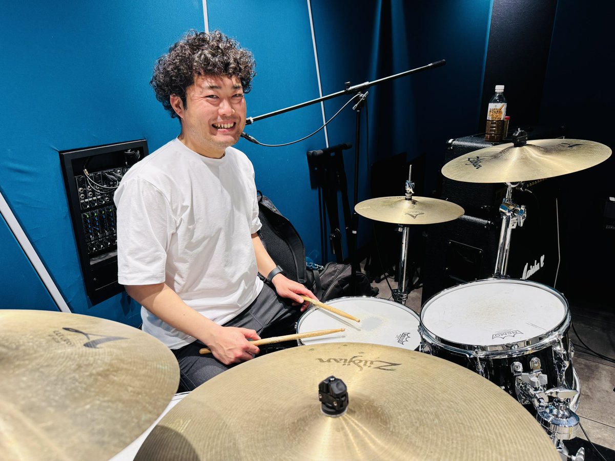SIMPLECHORD2025's tweet photo. Drums ムッツ
Milanista

スッタフ鈴木 https://t.co/ed9KazoQq0