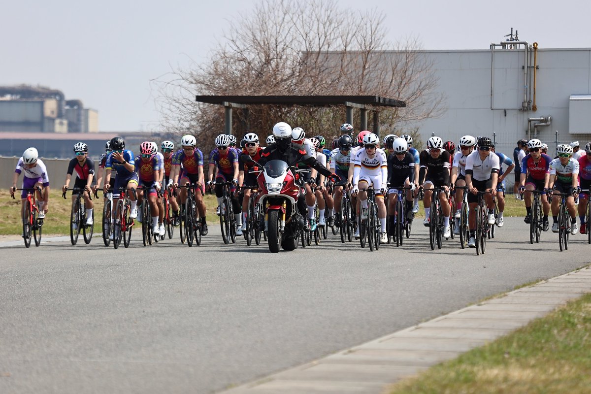 あきひこ tweet media