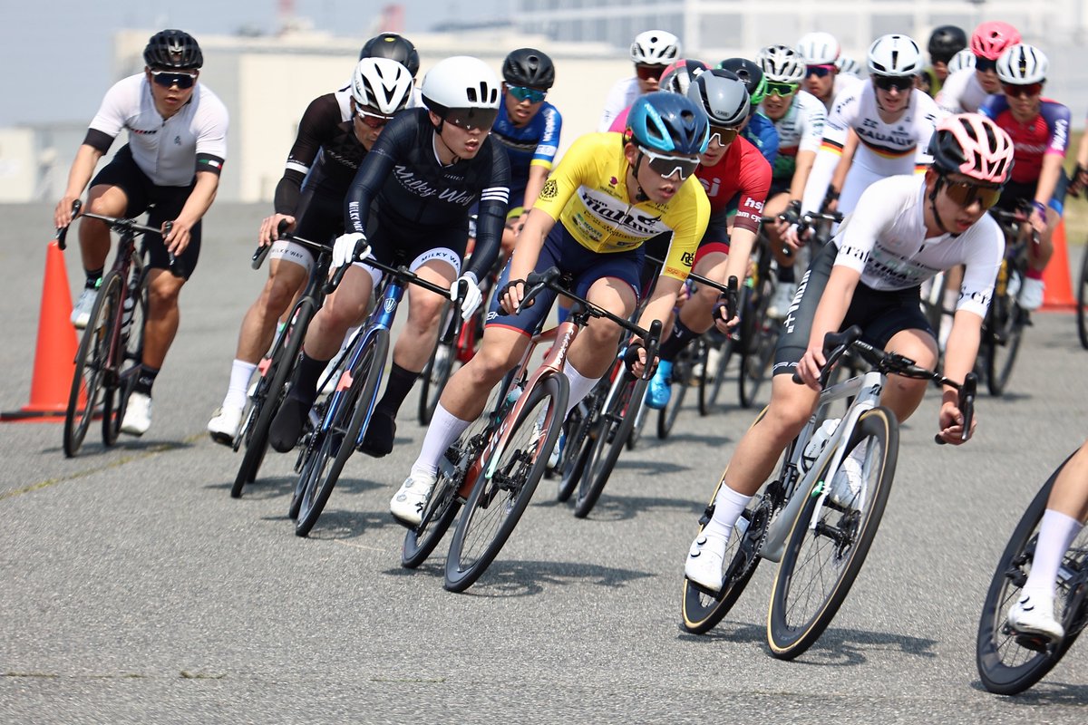 あきひこ tweet media