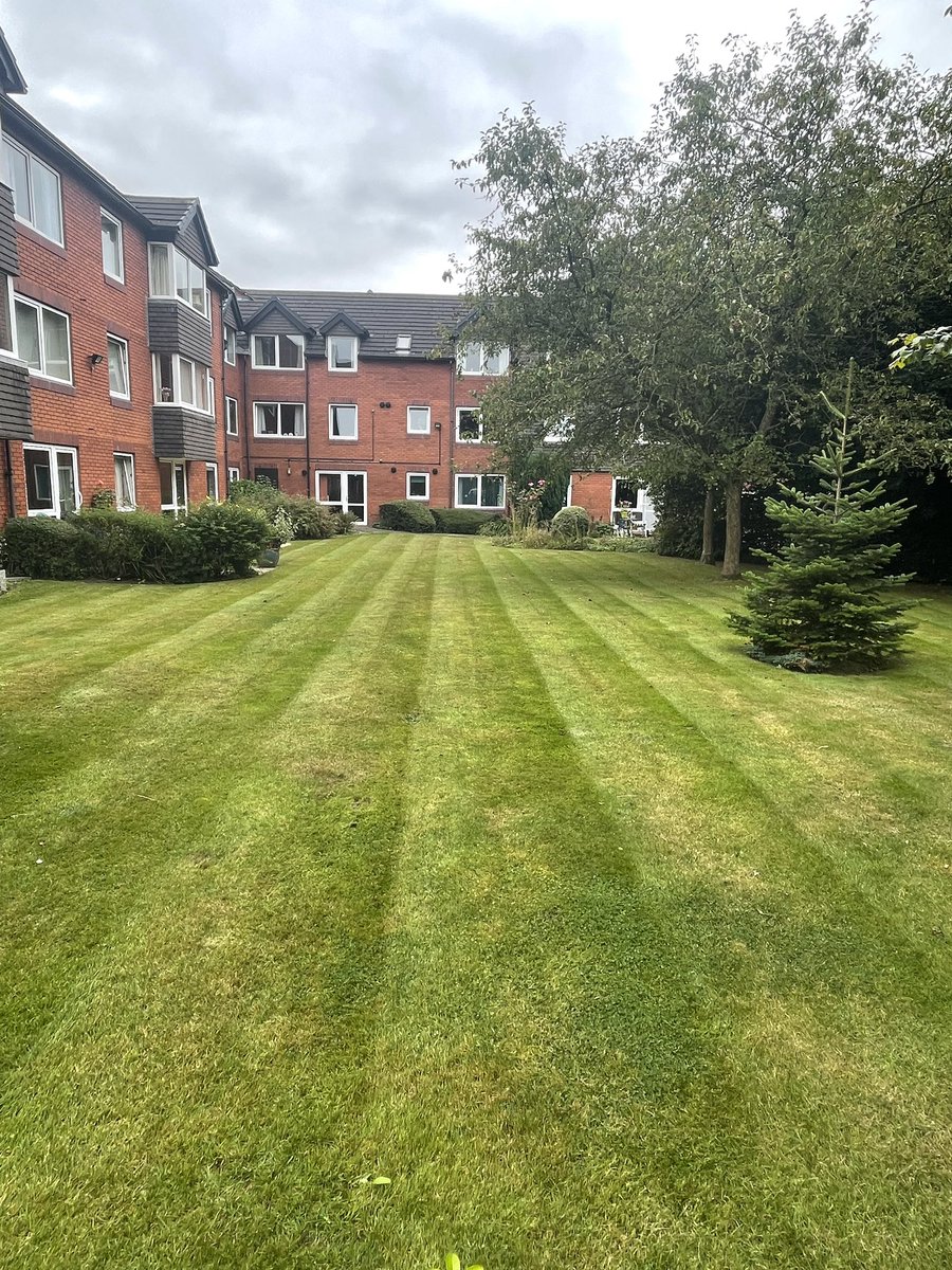 AirwavesFM1's tweet image. Airwaves Grounds Maintenance team

We’ve been out across assisted living communities, block management sites, and residential estates keeping outdoor spaces looking their absolute best.

#GroundsMaintenance #EstateManagement #BlockManagement #AssistedLiving #Landscaping
