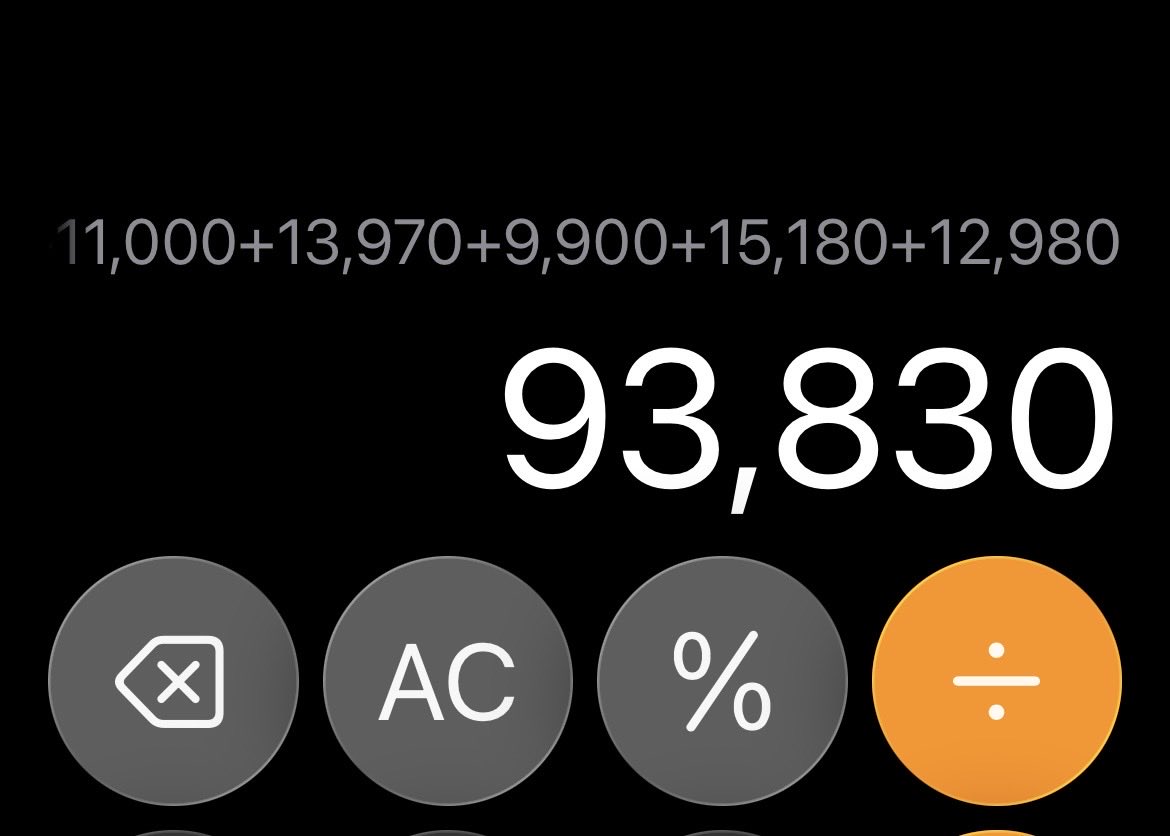 全部で7点入り！
アイボリーのニットカーデ、くすみグリーンのウール100％マフラー、ブラックデニム、淡いピンクのスカート、ブラウンのシャツ、グリーンのニット、パープルのワンピースとバリエーションも豊富。
総額: 93,830円 今はSサイズがなんと2,950円で買えます