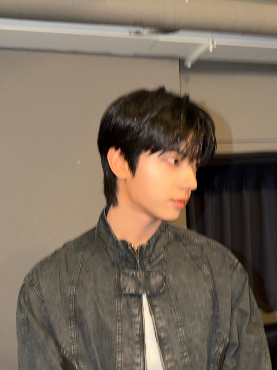 너무 잘생김...