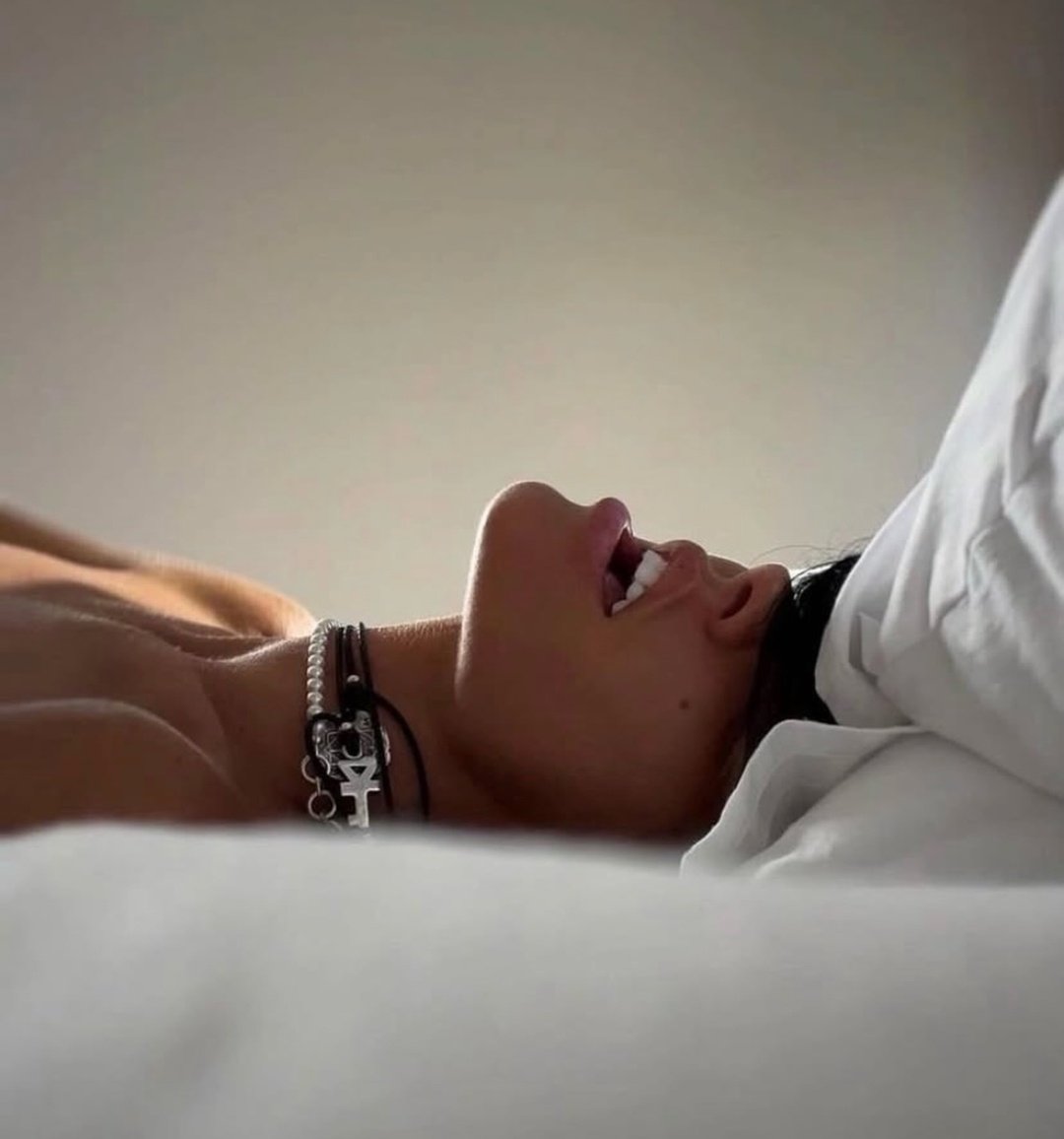 ATherapisty's tweet image. Lets Moan Inside
When it Rains Inside....

#lust #intimacy #hotwife #bull
