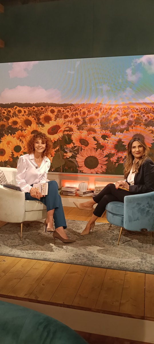 TV2000it's tweet image. Arte, talento e ricerca del proprio benessere. Questa è @orasolaretv2000 di oggi #7aprile. Appuntamento alle 12.20 su #TV2000 con:

🔸Massimiliano Gallo, attore e regista 
🔸 @elianaliotta, giornalista