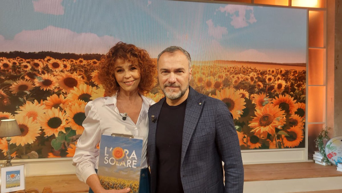 TV2000it's tweet image. Arte, talento e ricerca del proprio benessere. Questa è @orasolaretv2000 di oggi #7aprile. Appuntamento alle 12.20 su #TV2000 con:

🔸Massimiliano Gallo, attore e regista 
🔸 @elianaliotta, giornalista