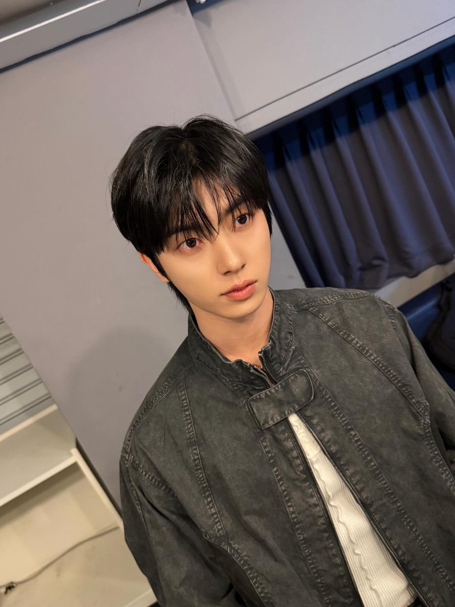 아니사람이어케이렇게생김? 얼굴이콩알만한데어케눈이주먹만하냐고