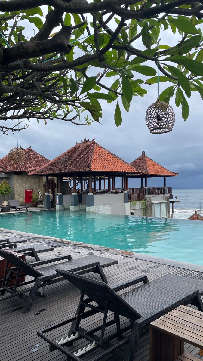 triptwofour7's tweet photo. Experience a floating breakfast in Bali Still water, warm sun, slow mornings. https://t.co/zNnAtlbvDP