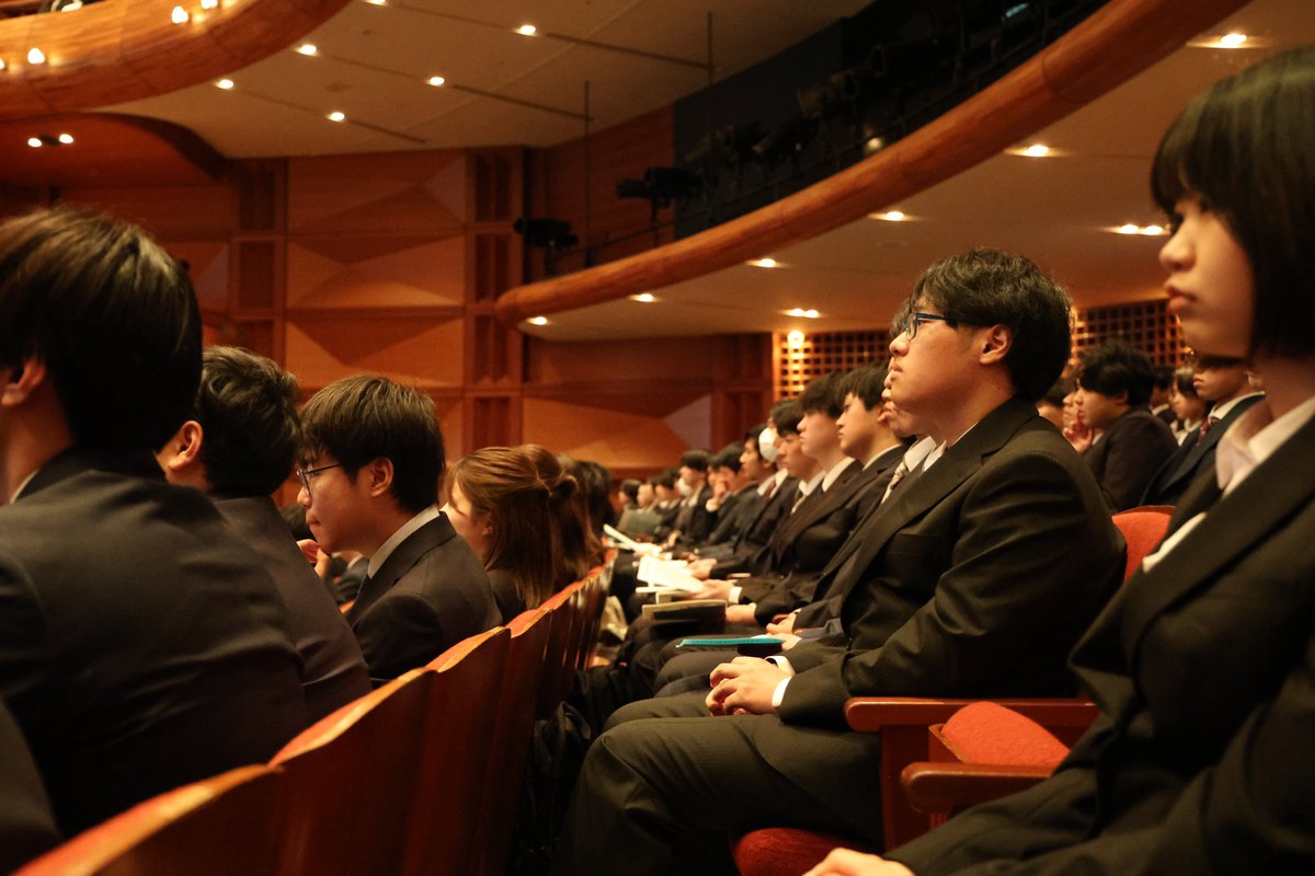 UOH_kohou's tweet photo. 2026年4月7日
『令和8年度 入学宣誓式』を挙行いたしました。
新入生のみなさま、ようこそ兵庫県立大学へ🌸
以下に、式典の様子を紹介します https://t.co/RYyMb93RWs