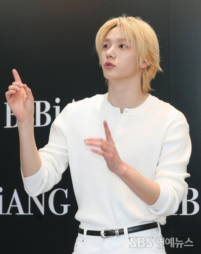 可愛い
新作iPhoneのプレゼンしてるみたい