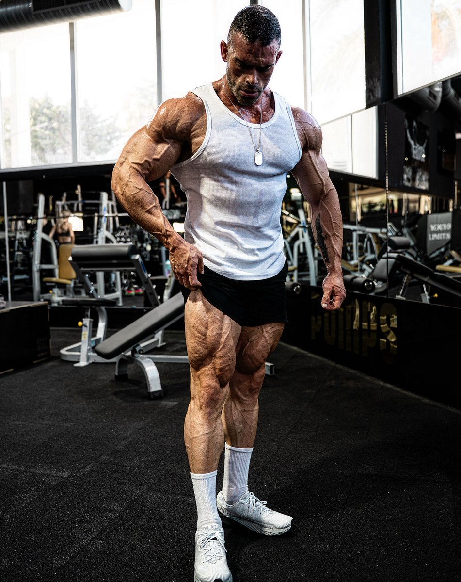 extremecond1's tweet image. Emre Ozkaram: Never skip leg day. Nasty shreds.