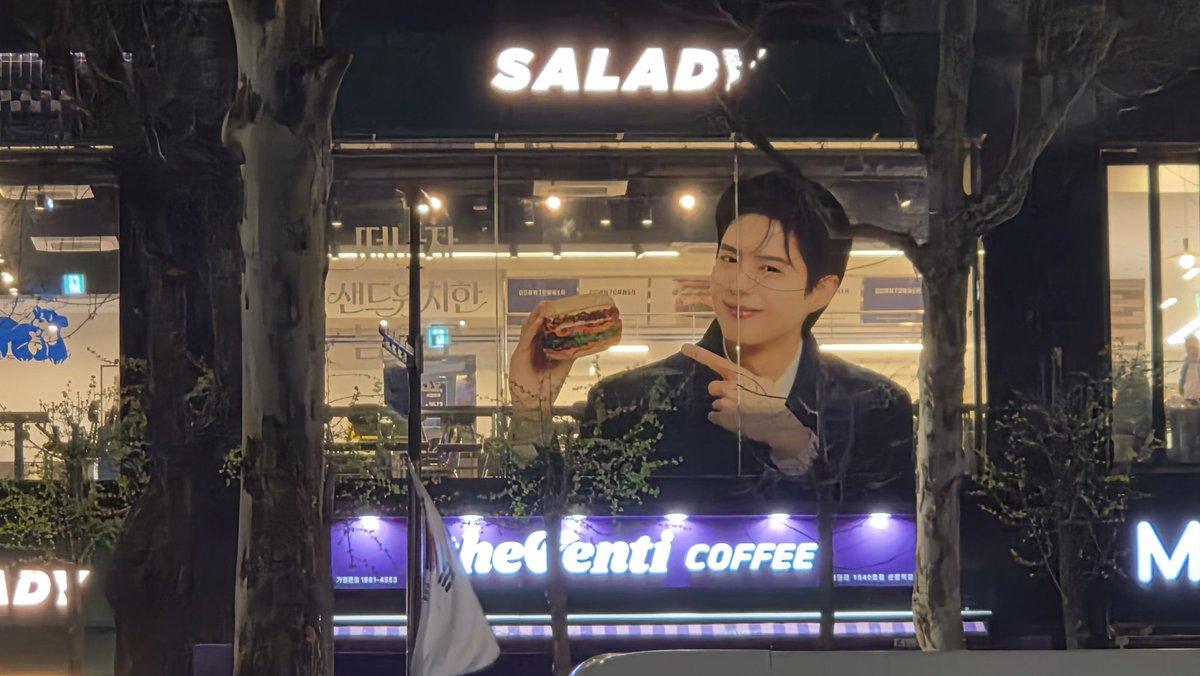 sfc_jujulee's tweet photo. Shinhan bank and Salady at Seolleung Station exit 4
https://t.co/1WuAg2iEbw https://t.co/P1HSb2QPGo