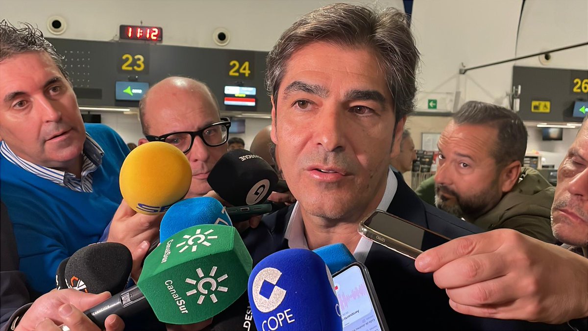 ❗️ Ángel Haro, sobre Bakambu: "No me está gustando nada la situación del jugador. Tenemos un código de disciplina que firman los jugadores y que también habrá que aplicar"

"Hay un reglamento de disciplina que se firma, igual que hay una serie de derechos y obligaciones". #Betis