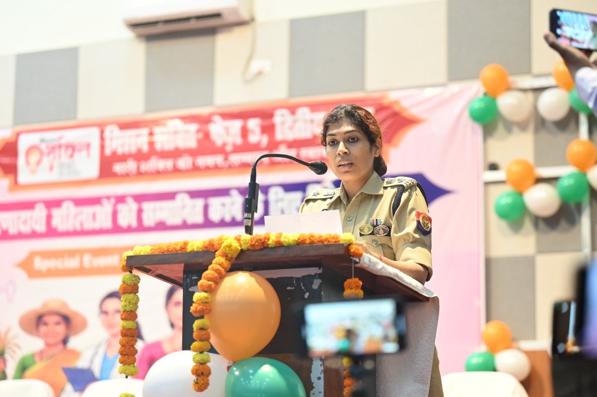 amethi_samachar's tweet image. #सुलतानपुर जिले के रामनरेश त्रिपाठी सभागार में #missionshakti के अंतर्गत हुआ सफल कार्यक्रम का आयोजन, #SP @ipsCharuNigam ने किया महिलाओं व बेटियों को जागरूक
#missionshakti #sultanpur #of_the_women_For_the_Women_Bythe_Womanofficer 
@CMOfficeUP @myogiadityanath @ChiefSecyUP