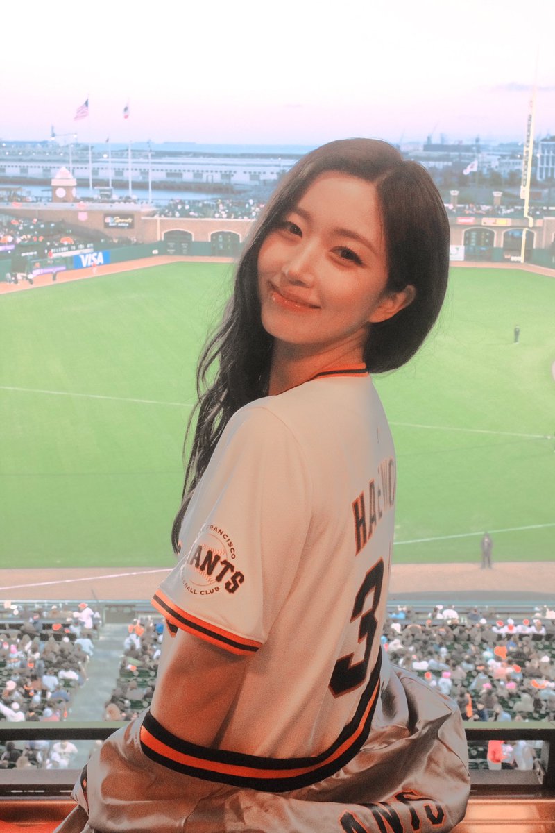 haemigxx's tweet photo. 야구장이 퍼컬인 여자 https://t.co/wzKgWQTAjD