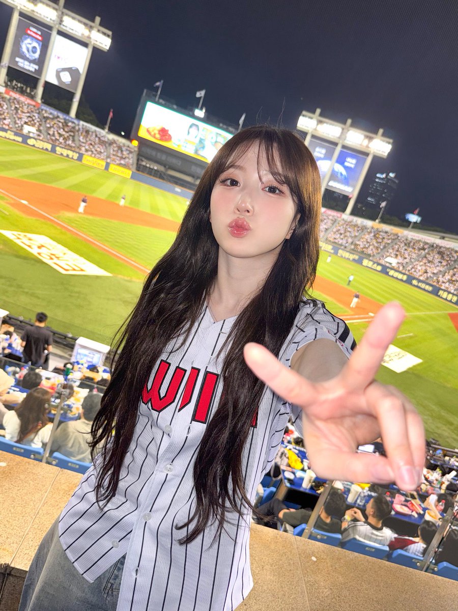 haemigxx's tweet photo. 야구장이 퍼컬인 여자 https://t.co/wzKgWQTAjD