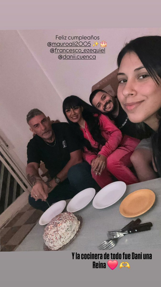 notagayveronica's tweet photo. Amigos https://t.co/BTAVuMgOvh