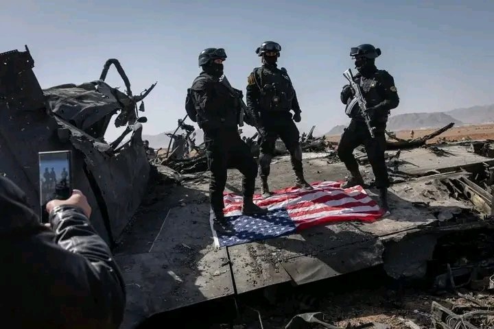 CollinsMon41905's tweet photo. Iranian special forces aurafarm while standing over destroyed US helicopters and aircraft after failed rescue attempt for American pilot in Iran..#usa #War https://t.co/OjKMNZyzCr