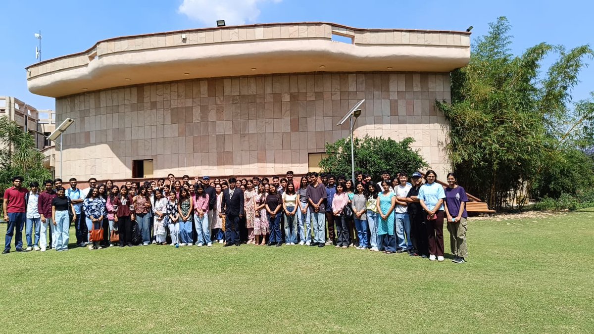 NIPGRsocial's tweet image. #SciComm &amp;amp; #ScienceEngagement
On April 6, 2026, we hosted students from Sri Venkateswara College,@UnivofDelhi at #NIPGR for an immersive day of science—featuring expert talks, interactive discussions, and an inside look at cutting-edge research through a guided institute tour.