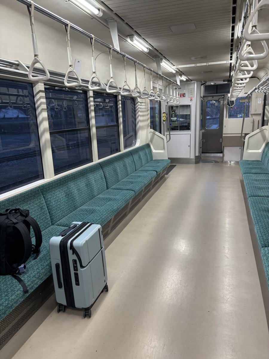macchaki2011's tweet photo. 空いている電車… https://t.co/nj0H3cwjwI