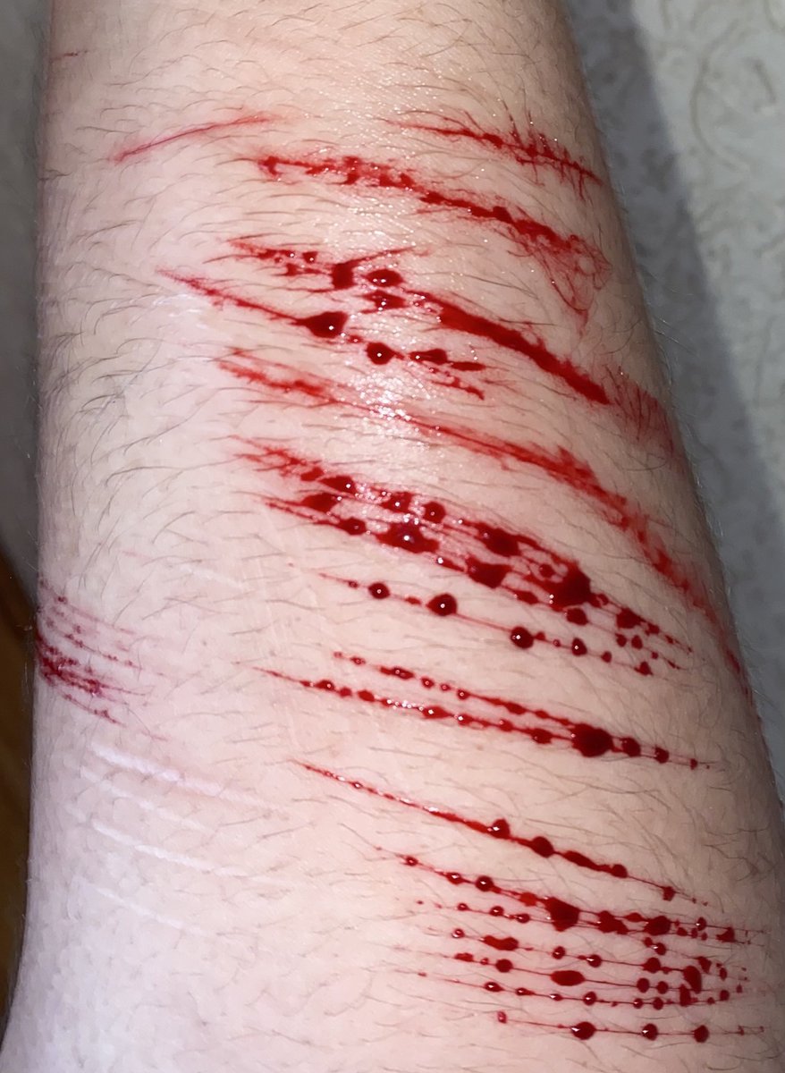 depressed__sky's tweet photo. creo q nunca llegué a subir estos cortes no sé https://t.co/VDJPV32Z7M