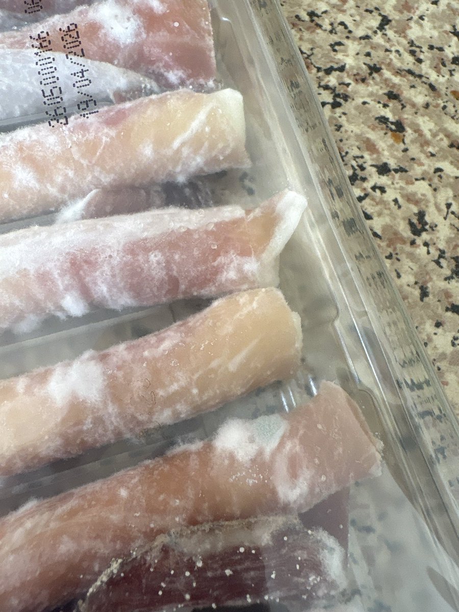 sarahhalicee's tweet photo. @LidlGB where do I complain about the mouldy meat you sold us yesterday? https://t.co/AYZhBfB46q