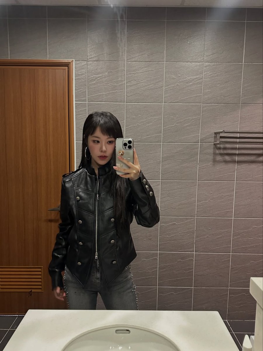 [📸] whee_inthemood IG post

🔗 instagram.com/p/DW0jZfYFFKG/

#WHEEIN #휘인 <a href="/WheeIn_0fficial/">휘인(Whee In)</a>