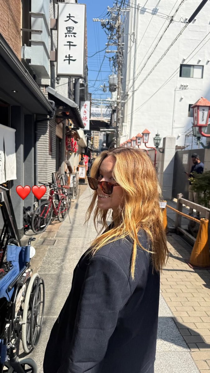 Supergirl tweet media