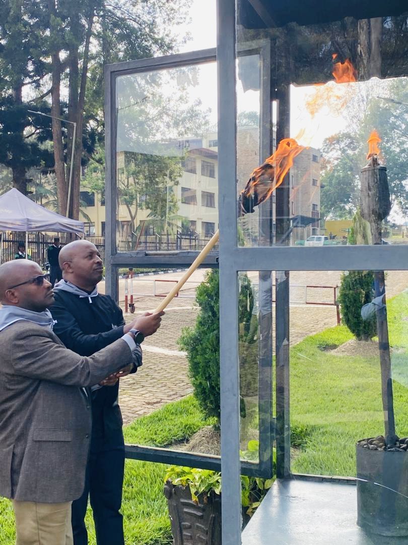 UREnvironmental's tweet photo. #Kwibuka32

None kuwa 07 Mata ubwo hatangizwaga kwibuka kunshuro ya 32 kubufatanye n'ubuyobozi bwa Kaminuza hacanwa urumuri rw'ikizere ndetse no gusura urwibutso rwo muri Kaminuza y'u Rwanda Campus  ya Huye 

#TwibukeTwiyubaka https://t.co/XLjDGNjaGP