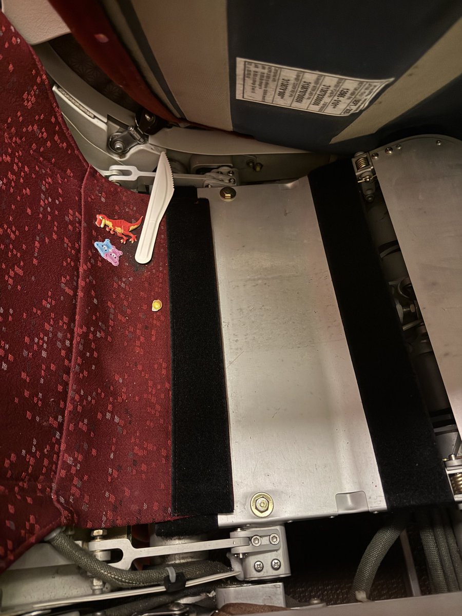 Passivewanderer's tweet photo. I see the rant as to why people would avoid flying Air India. Seat cushion peeled off, tray table shaky, entertainment system not one system worked. What to do on a long haul for 16 hours? To add to it, it never flies on time - faced a 8 hour delay to destination. @airindia !! https://t.co/UuKRmrVLSl