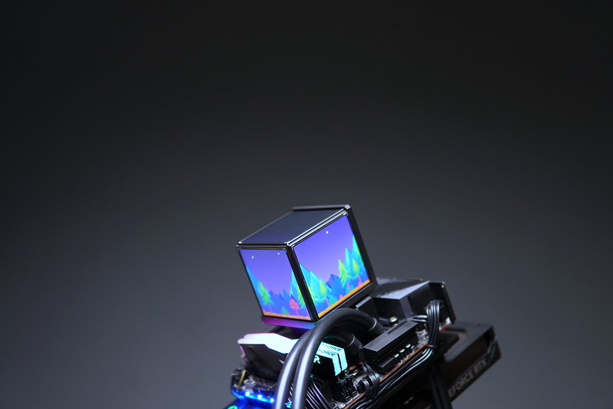 ThermaltakeInc's tweet photo. MINECUBE redefines the vertical ITX build with its standout LCD Cube, bringing dynamic visuals to life from every angle. 

🌞 @bernardomodchop
☘️ Learn more: https://t.co/T3lhTFc0jx

#Thermaltake #MINECUBE #LCDCube #LiquidCooling #LCDCustomization https://t.co/hRm0HjoFUr