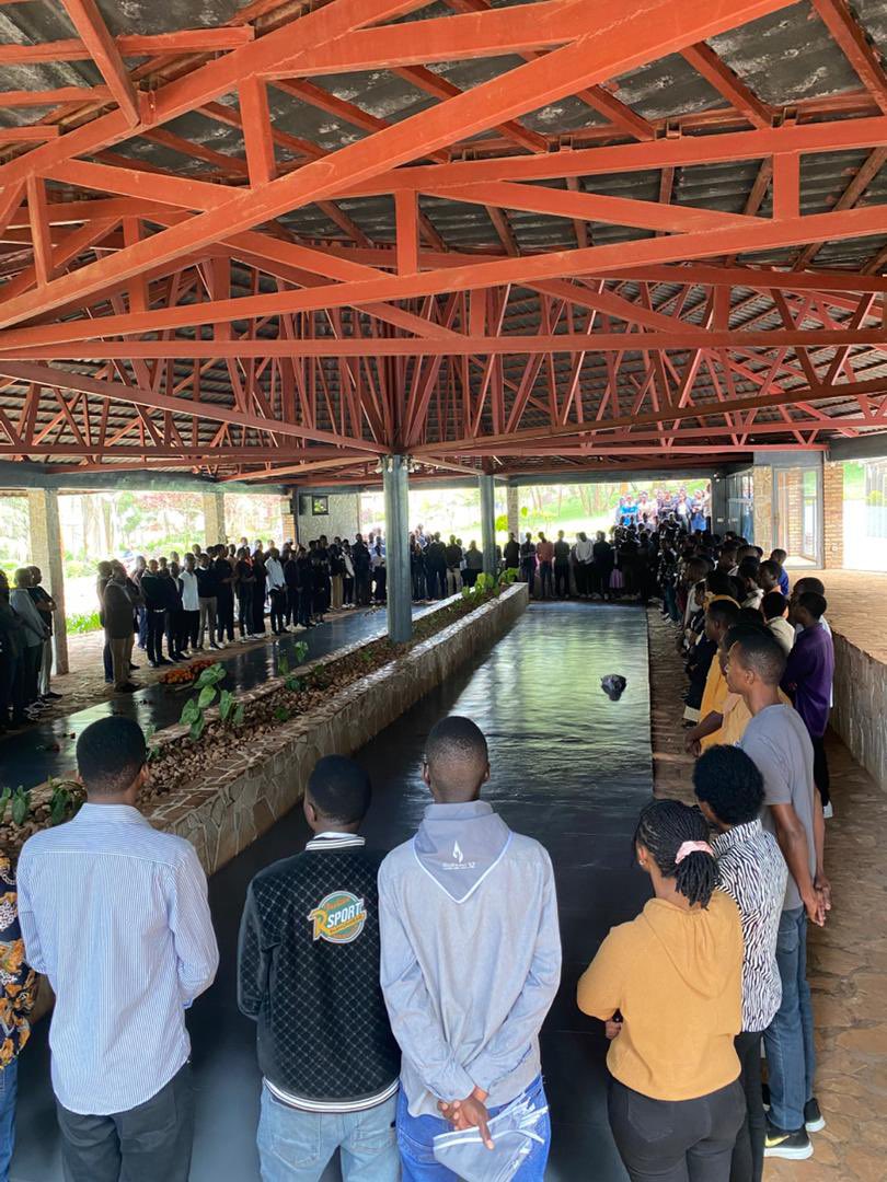 UREnvironmental's tweet photo. #Kwibuka32

None kuwa 07 Mata ubwo hatangizwaga kwibuka kunshuro ya 32 kubufatanye n'ubuyobozi bwa Kaminuza hacanwa urumuri rw'ikizere ndetse no gusura urwibutso rwo muri Kaminuza y'u Rwanda Campus  ya Huye 

#TwibukeTwiyubaka https://t.co/XLjDGNjaGP